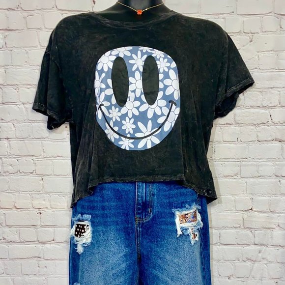 ARULA Tops - Smiley Tee
